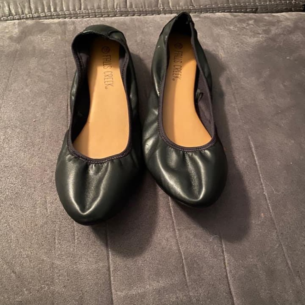 Brand new falls creek black flats